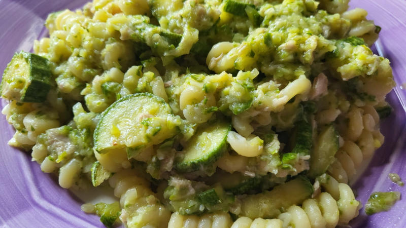 Pasta con tonno e zucchine