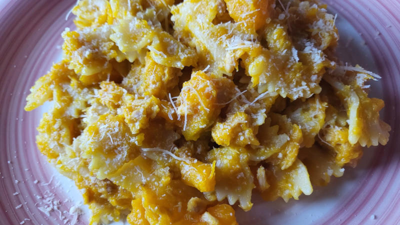 Pasta con zucca e tonno