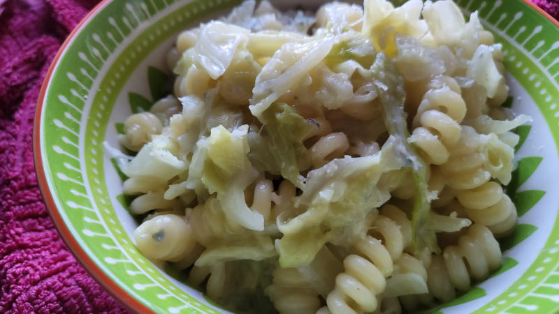 Pasta con verza e gorgonzola