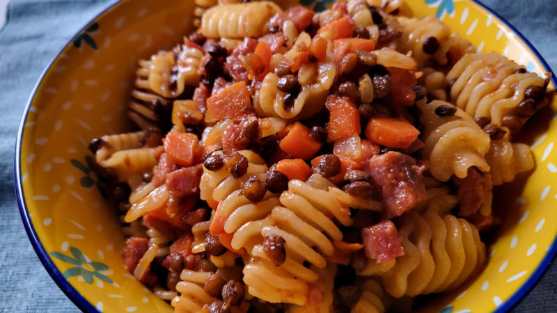 Pasta con cotechino e lenticchie