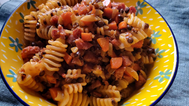 Pasta con cotechino e lenticchie