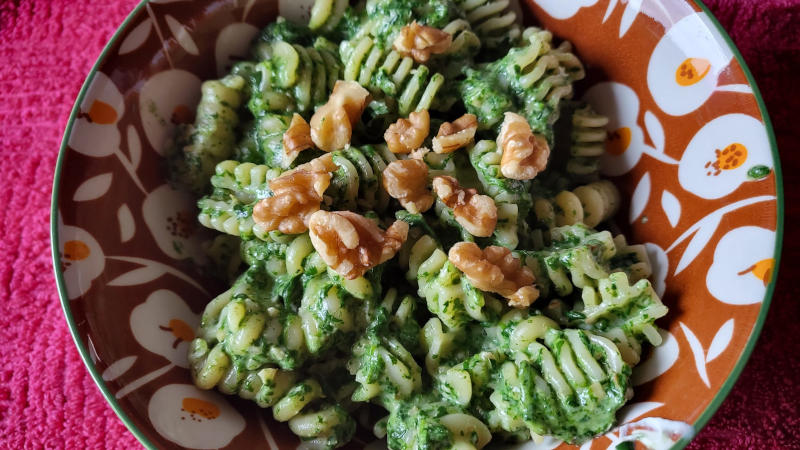 Pasta con spinaci, Philadelphia e noci