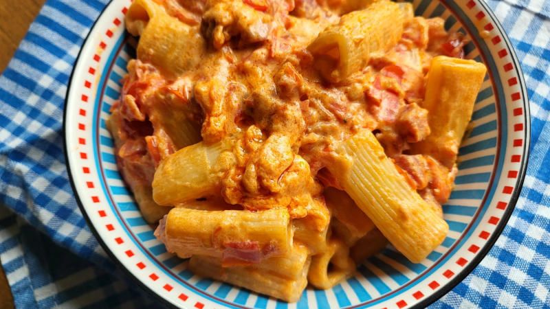 Pasta con salsiccia e pomodorini