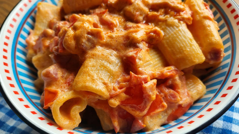 Pasta con salsiccia e pomodorini